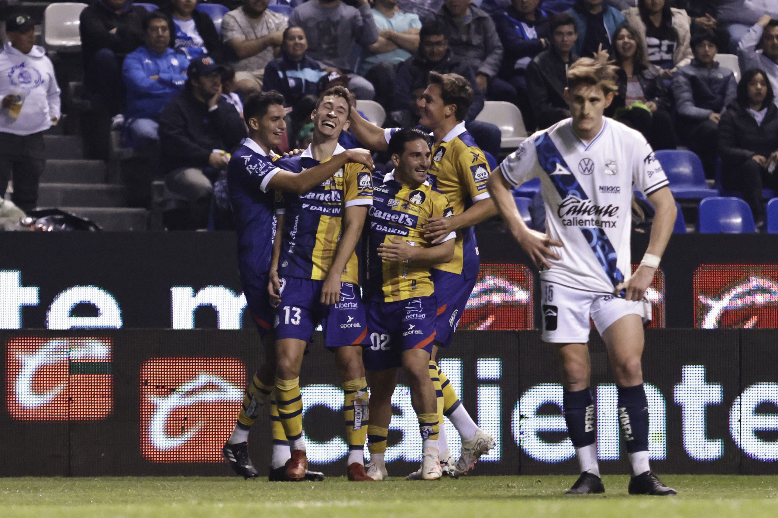 Atlético San Luis remonta y vence al Puebla en dramático cierre