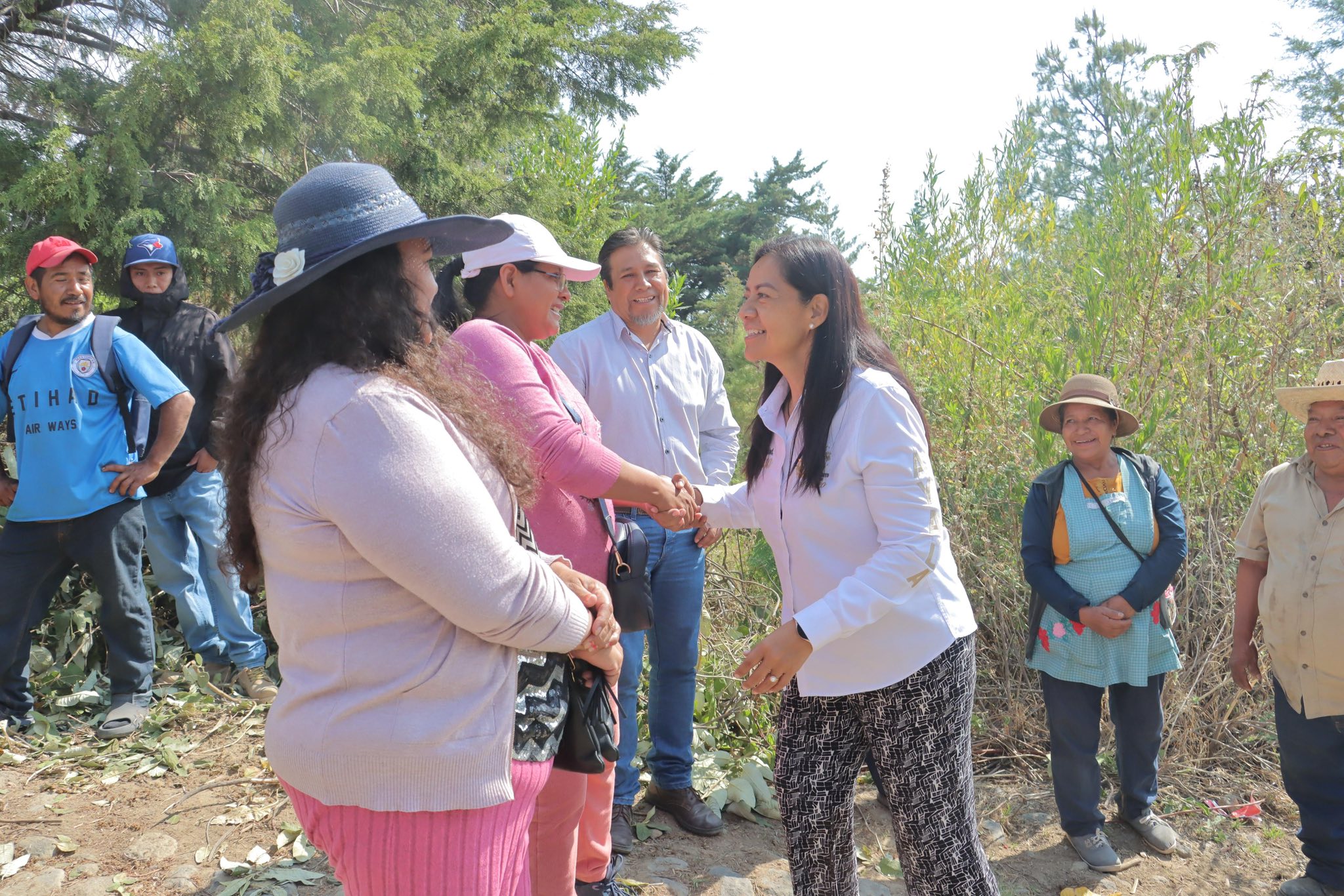 Ariadna Ayala inicia obra en San Pedro Benito Juárez