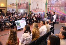 Incluir una fotografía del gobernador en Tehuacán con el texto alternativo: Alejandro Armenta en jornada de trabajo en Tehuacán anunciando patrullas y pipas.