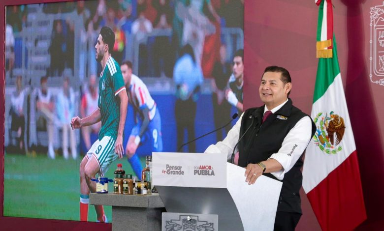 Presentación del partido internacional Perú vs España en Puebla por el gobernador Alejandro Armenta.