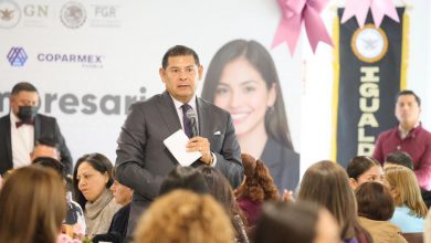 Gobernador Alejandro Armenta encabeza el Foro de Seguridad con Mujeres Empresarias de COPARMEX en Puebla, acompañado por representantes de la Fiscalía General del Estado y mesas de paz, para presentar estrategias de protección, prevención y justicia con perspectiva de género.
