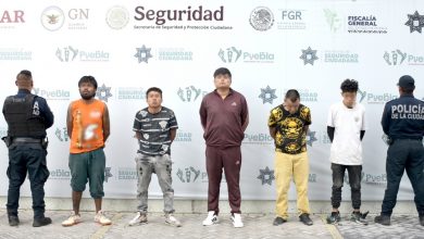 Cinco hombres detenidos por la SSC alineados frente a una patrulla, con los rostros difuminados por motivos legales, tras operativo contra el narcomenudeo en la colonia Valle del Sur.