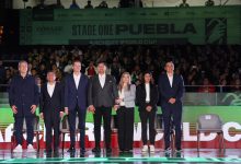Alejandro Armenta, gobernador de Puebla, encabeza el presídium de inauguración de la Copa del Mundo de Tiro con Arco 2026 en el Zócalo de Puebla