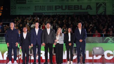 Alejandro Armenta, gobernador de Puebla, encabeza el presídium de inauguración de la Copa del Mundo de Tiro con Arco 2026 en el Zócalo de Puebla
