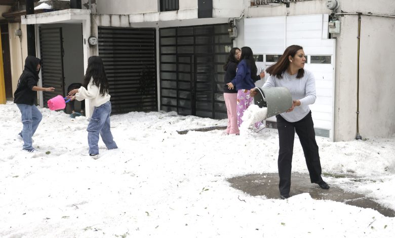 Tras la fuerte granizada en Puebla capital, el Gobierno del Estado activó operativos de auxilio en las zonas afectadas
