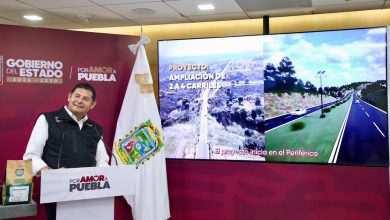 Gobernador Alejandro Armenta anunciando convenio con PEMEX para pavimentación de calles en Puebla.