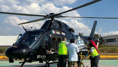 Helicóptero de SUMA Puebla realizando traslado médico de emergencia en 2026.