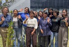 Estudiantes y docentes de la Facultad de Ciencias Biológicas de la BUAP posan junto a una planta nativa durante la jornada de arborización Plantando Futuro 2026
