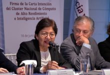 Rectora de la BUAP Lilia Cedillo Ramírez durante la firma de la Carta de Intención del Clúster Nacional de Cómputo de Alto Rendimiento e Inteligencia Artificial