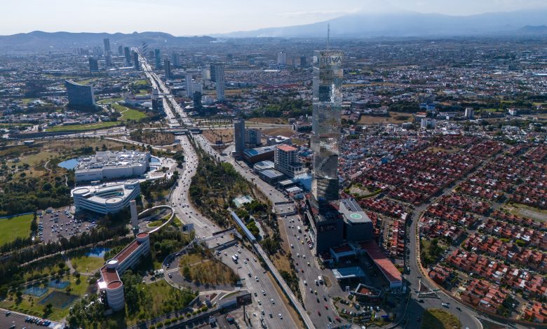 FGE Puebla investiga ataques con proyectiles contra vehículos y motociclistas en Vía Atlixcáyotl
