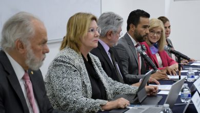 Ponentes de la Cátedra Internacional de Derechos Humanos durante la primera conferencia en el ICGDE de la BUAP