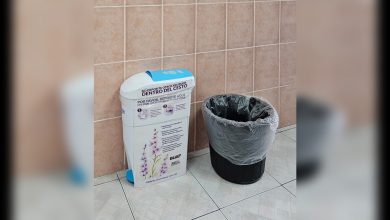 Contenedor especializado para residuos de higiene femenina instalado en baños de Ciudad Universitaria de la BUAP