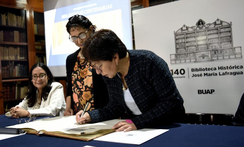 La rectora de la BUAP, Lilia Cedillo, inauguró el Coloquio de Bibliotecas Centenarias por los 140 años del histórico recinto