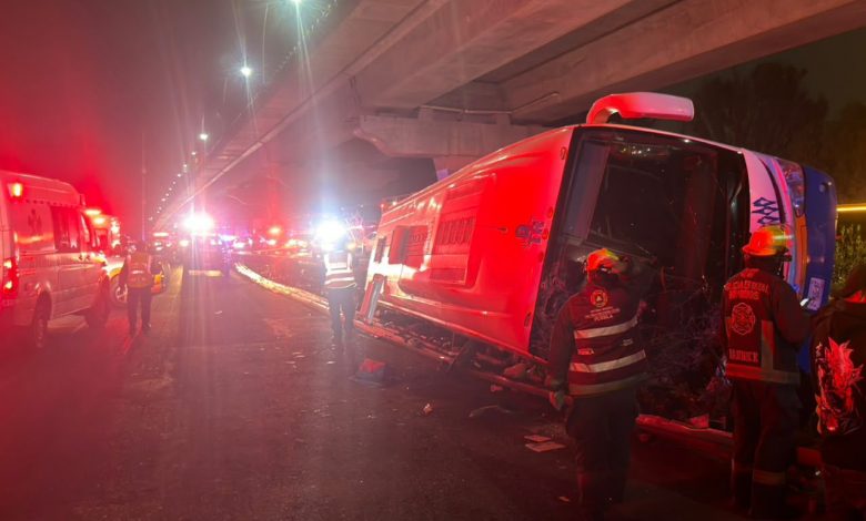 Volcadura en la autopista deja lesionados