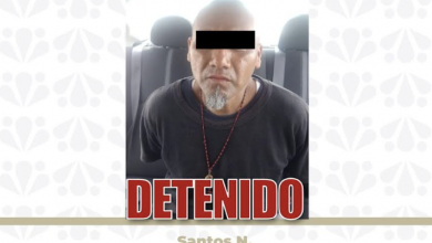 Tarjeta informativa de la Fiscalía General del Estado de Puebla sobre la detención de Santos N., implicado en el multihomicidio de diez personas en Tehuitzingo.