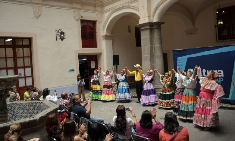 Participantes en actividades culturales de la BUAP en Casa de las Bóvedas
