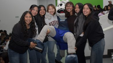 Estudiantes de nuevo ingreso durante la jornada de bienvenida de la Facultad de Administración de la BUAP.