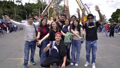 Integrantes de la comunidad BUAP participan en actividades de la tradicional kermés mexicana.