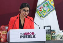 Gaby “La Bonita” Sánchez durante el anuncio de su renuncia a la Secretaría de Deporte y Juventud de Puebla.