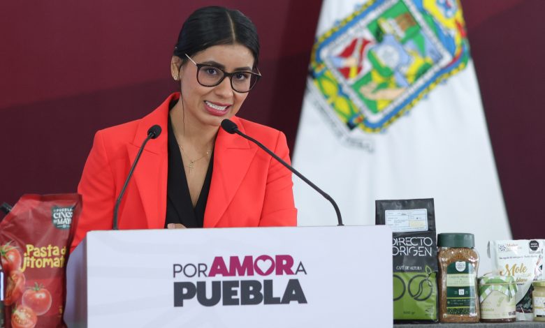 Gaby “La Bonita” Sánchez durante el anuncio de su renuncia a la Secretaría de Deporte y Juventud de Puebla.